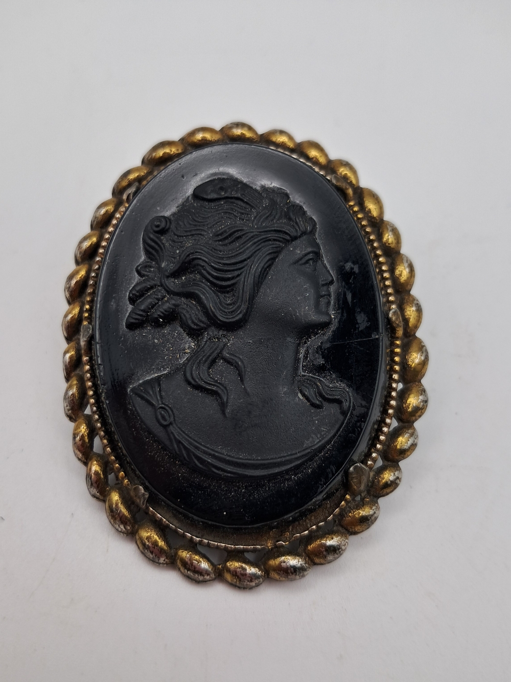 Vintage Victorian Style Black Oval Cameo Portrait Brooch Pin Gold Tone Beaded